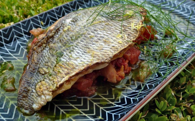 Filet de dorade à la tomate et sauce basilic