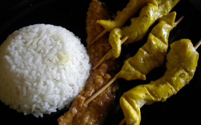 Brochettes de poulet saté