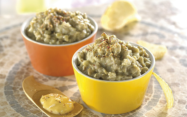 Caviar d'aubergine fumé à la moutarde forte