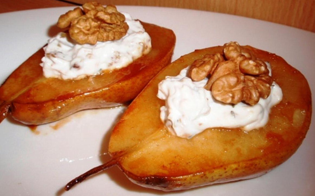 Poire farcie au chèvre et aux noix maison