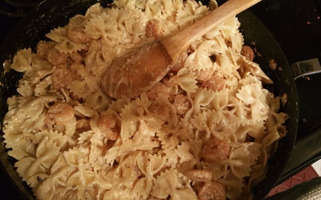 Pâtes linguine aux crevettes, sauce crémeuse à l'ail, paprika fumé et citron