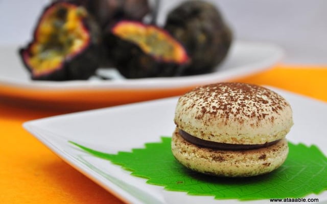 Macarons Chocolat et fruit de la Passion