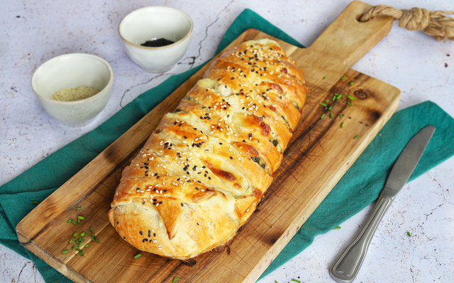 Tarte tressée aux épinards, feta et mozzarella