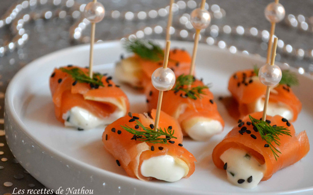 Roulades de saumon fumé, pomme et fromage frais