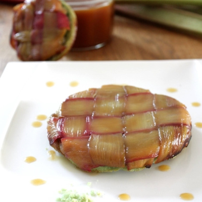 Tarte tatin à la rhubarbe (pâte à la pistache)