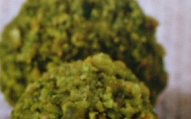 Boules au chocolat blanc thé vert et pistaches