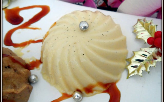 Parfait à la vanille fraises danoises et meringues croustillantes au muesli