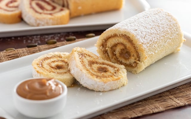 Biscuit roulé d'Alain Ducasse garni de confiture de lait