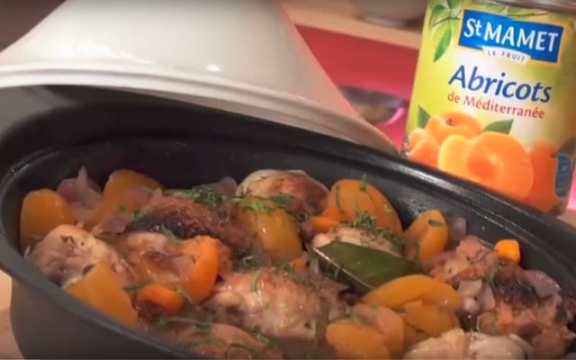 Tajine de poulet aux abricots au jus