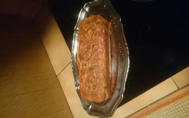 Cake salé au jambon et aux olives