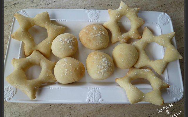 Étoiles et petits pains boule à l'eau de coco