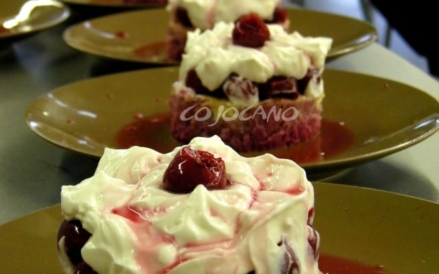 Petits nuages au mascarpone cerise et fève tonka