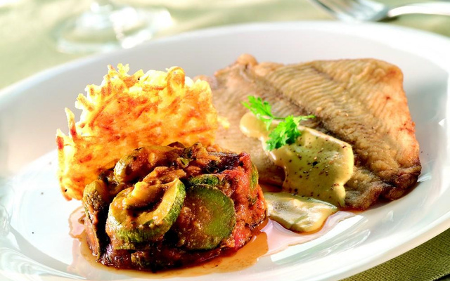 Petit carrelet, Gaufre de pomme de terre et Courgette à la provençale