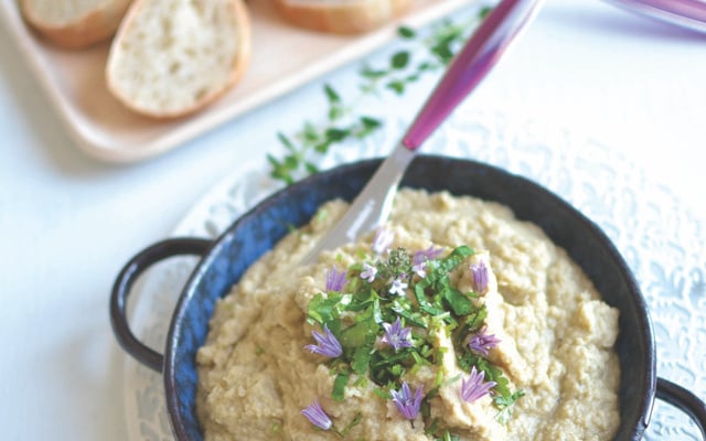 Tartinade à l’aubergine rôtie et aux lentilles corail
