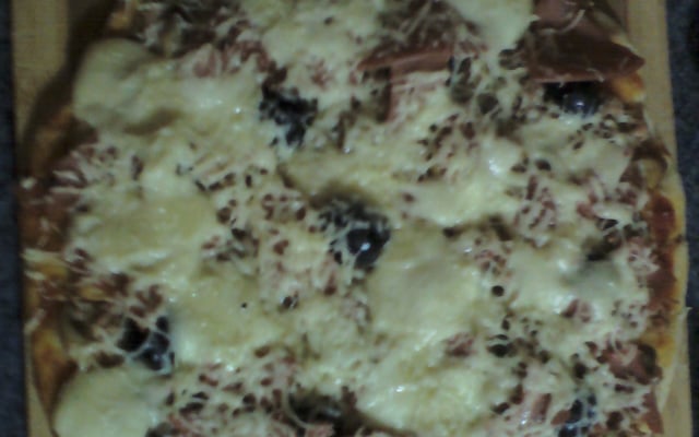 Pizza chorizo et poivrons aux trois couleurs