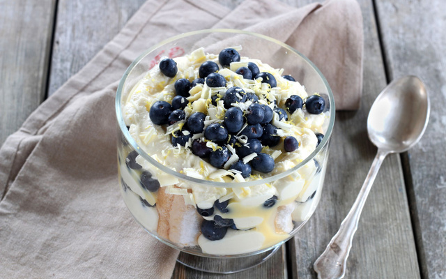 Trifle myrtilles et limoncello : les MEILLEURS DESSERTS anglais revisités !