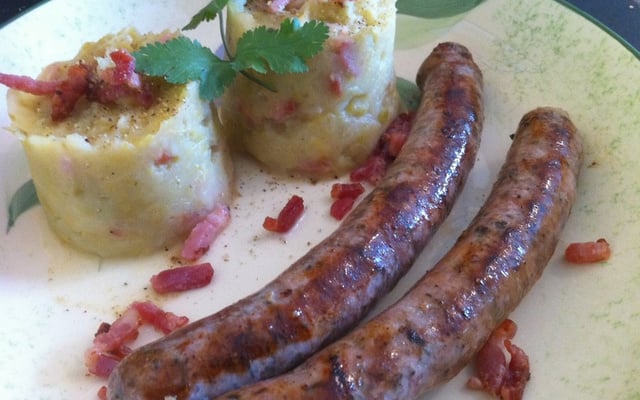 Chou frisé et saucisses aux herbes