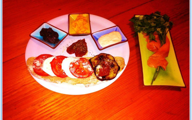Bruschettas italiennes, aubergines confites, mozzarella di buffala, parmesiano reggiano