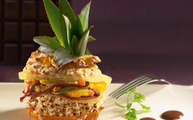 Poélée exotique de quinoa gourmand aux émincés de canard et sa sauce chocolat épicée