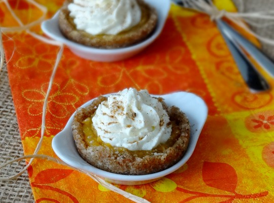 Raw tart spicy pumpkin & orange : Tartelettes épicées à la butternut et à l'orange