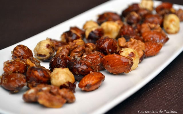 Mélange de noix caramélisées au miel et à la fleur de sel
