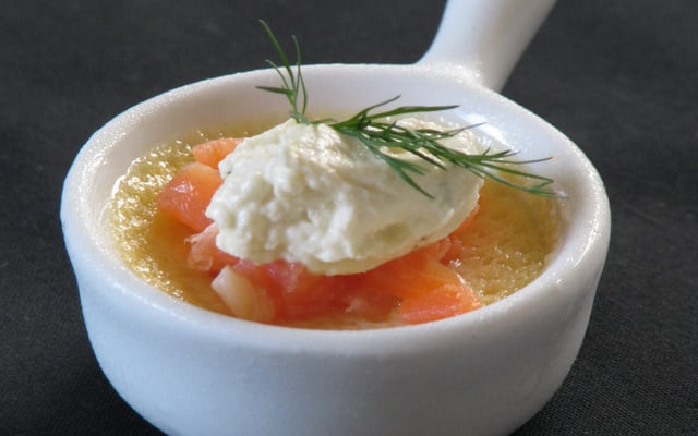 Caquelon de crème, saumon fumé et fromage frais