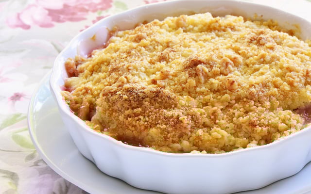 Crumble à la rhubarbe maison