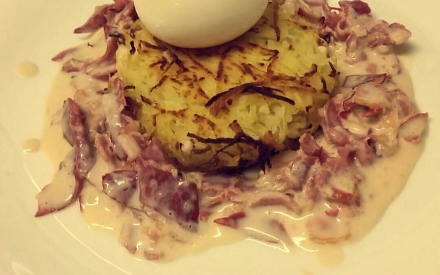 Galettes de pommes de terre et œuf mollet "façon carbonara"