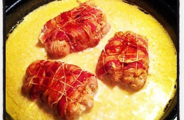 Escalopes de dinde farcies au jambon de parme et mozzarella avec sa sauce au parmesan