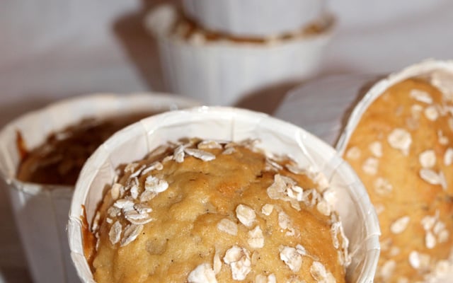 Muffins à la compote de pommes-ananas et vanille et flocons d'avoine
