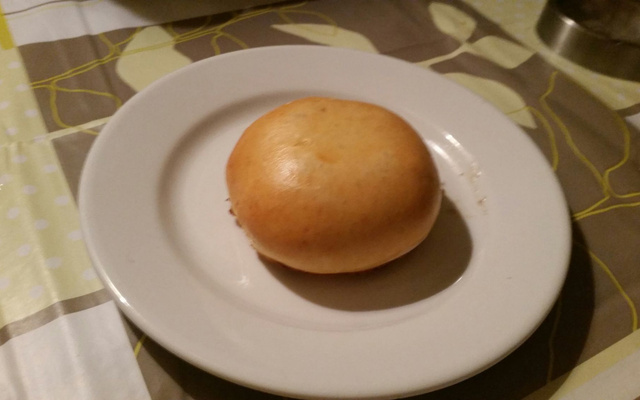 Buns fourrés à la viande de bœuf hachée ou poulet et mozarella