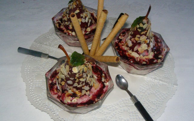 Poires au Cramoisay en robe de Cassis