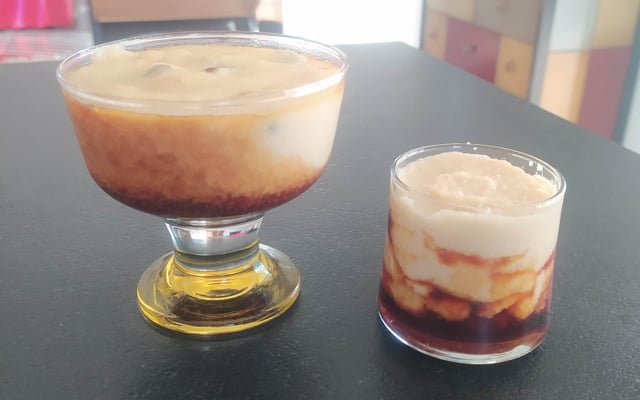 Petits gâteaux de semoule et raisins secs