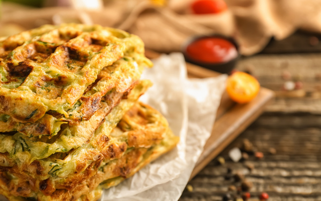 Gaufres de courgettes, feta et menthe