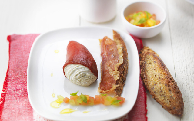 Piquillos farcis au Tartare® Poivre et Fines Herbes, vierge de tomate