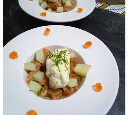 Un tartare de saumon et pomme granny et sa chantilly au wasabi !