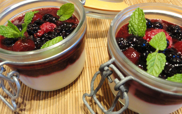 Fromage blanc au coulis de fruits rouges