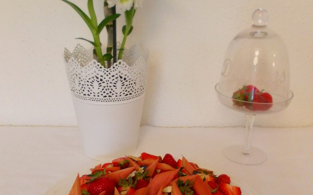 Tarte fraise rhubarbe amande de C. Heitlzer