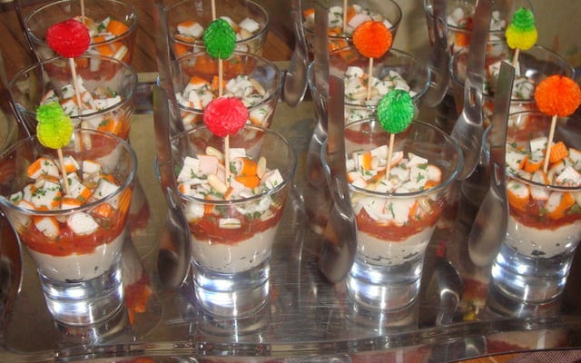 Verrines de thon, tomates, surimi