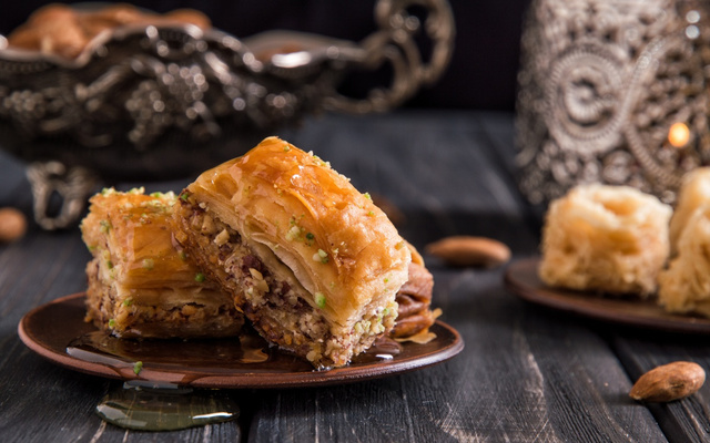 Baklawa : pâte feuilletée amandes, noix et miel