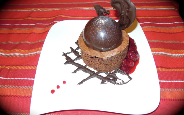 Gâteau moelleux au chocolat décoré