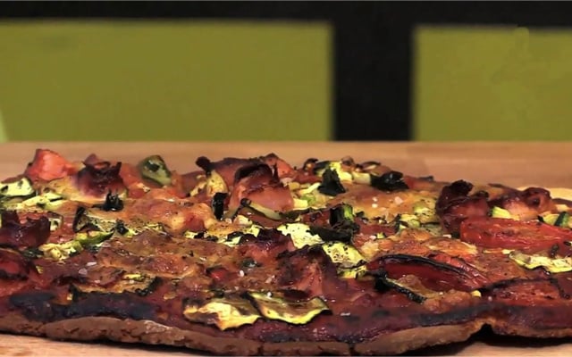 Pizza aux légumes du soleil sans gluten