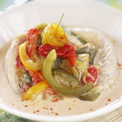 Soupe de lotte aux 2 poivrons et au lait de coco