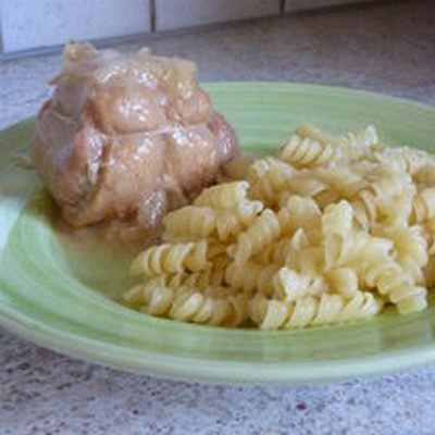 Paupiettes de dinde, compotée d'oignons au cidre