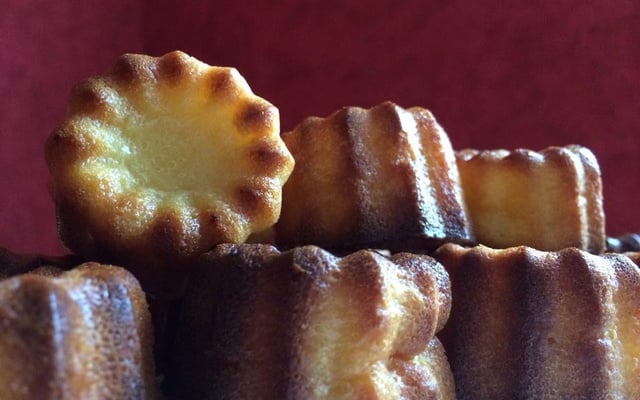 Cannelés bordelais