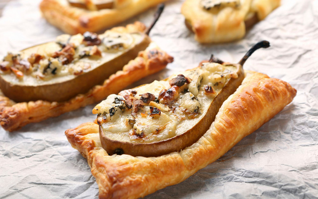 Tartelettes aux poires, Roquefort et noix