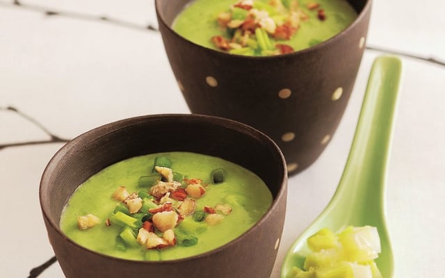 Crème de brocoli, noisettes et cébette