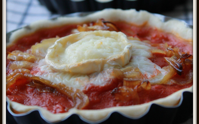 Pizettes chèvre et oignons caramélisés (pizza)