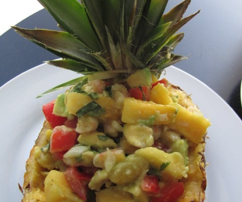 Salade thaï aux crevettes et à l'ananas
