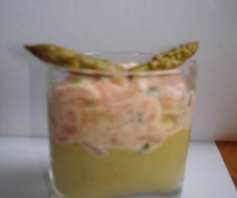 Verrine tartare de saumon et mousse d'asperges